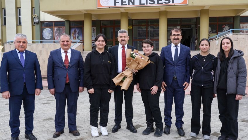 Artvin Valisi Ergün, Fen Lisesi'ni ziyaret etti