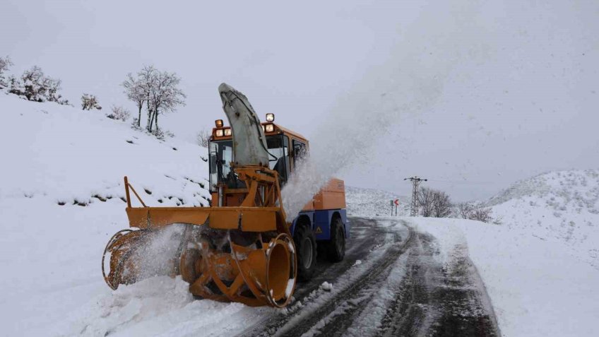 Bingöl’de beyaz esaret: 191 köy yolu ulaşıma kapandı