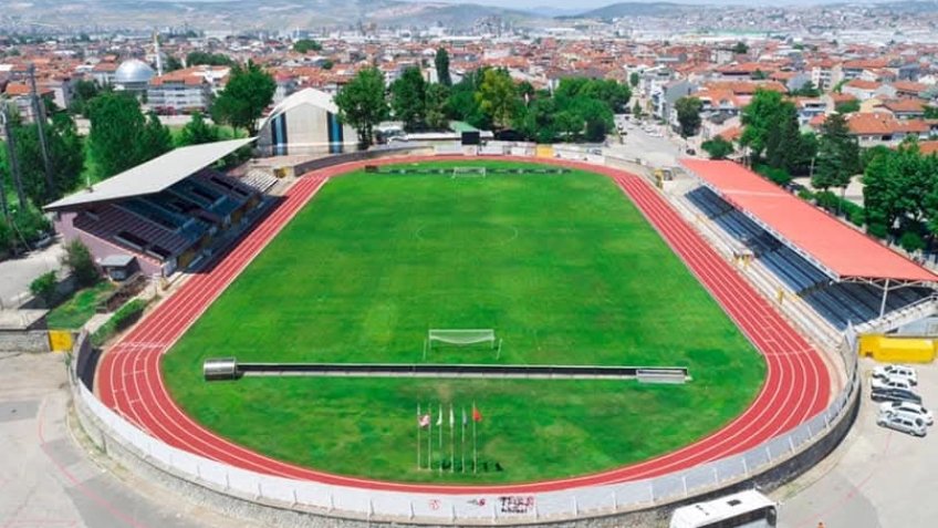 Bursa İnegöl İlçe Stadyumu zemini bakıma alındı