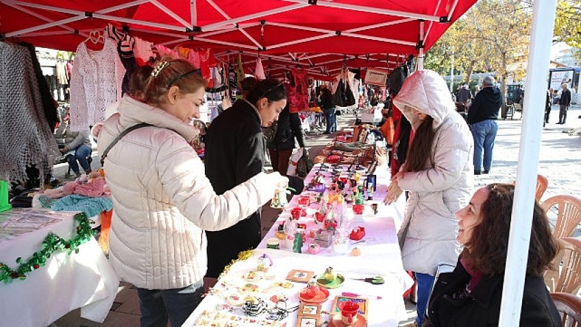 Çiğli'de Yeni Yıl Kermesine Büyük İlgi