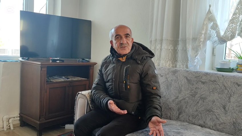 Depremzede vatandaş : "İki yıldır kuralarda ismim çıkmıyor. 12 bin 500 lira maaşla ben nasıl kira ödeyeyim"