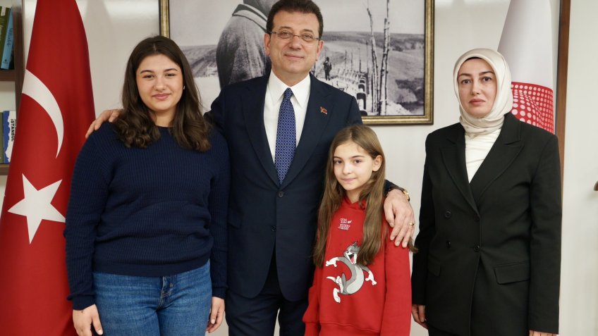 Ekrem İmamoğlu: "Ayşe Hanım'ın verdiği hukuk mücadelesinde sonuna kadar yanındayım"