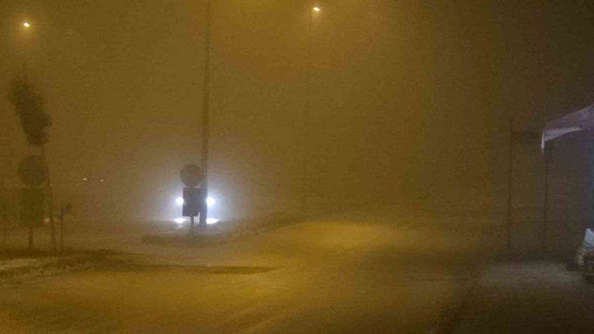 Elazığ’da gece saatlerinde yoğun sis etkili oldu