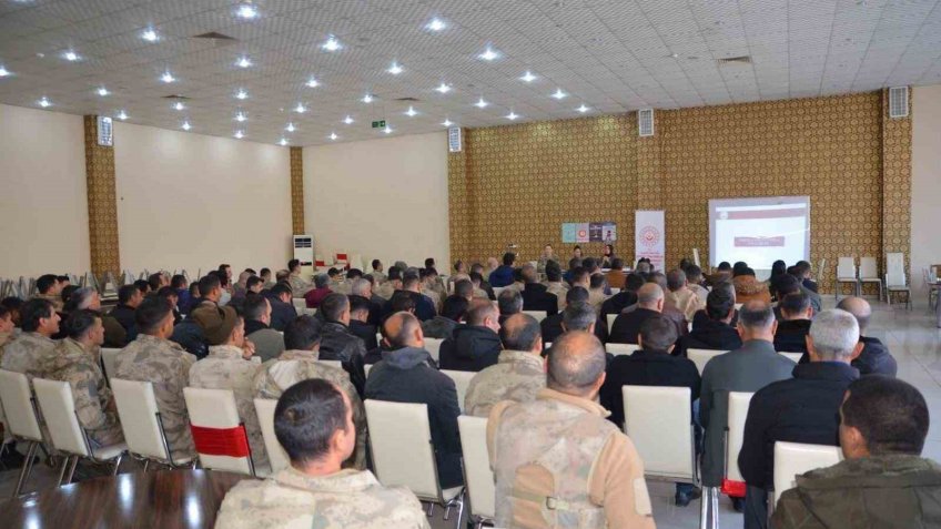 Elazığ’da jandarmanın bilgilendirme faaliyetleri sürüyor