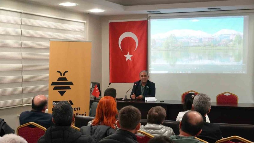 Erzurum’da “Öğretmen Akademileri” buluşmaları sürüyor