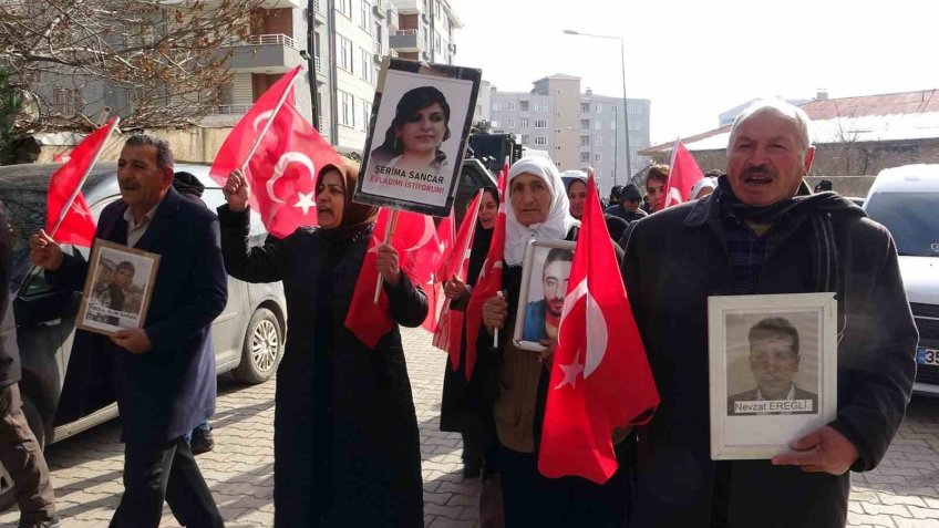 Evlatları dağa kaçırılan anne ve babalardan çocuklarına umutlu çağrı