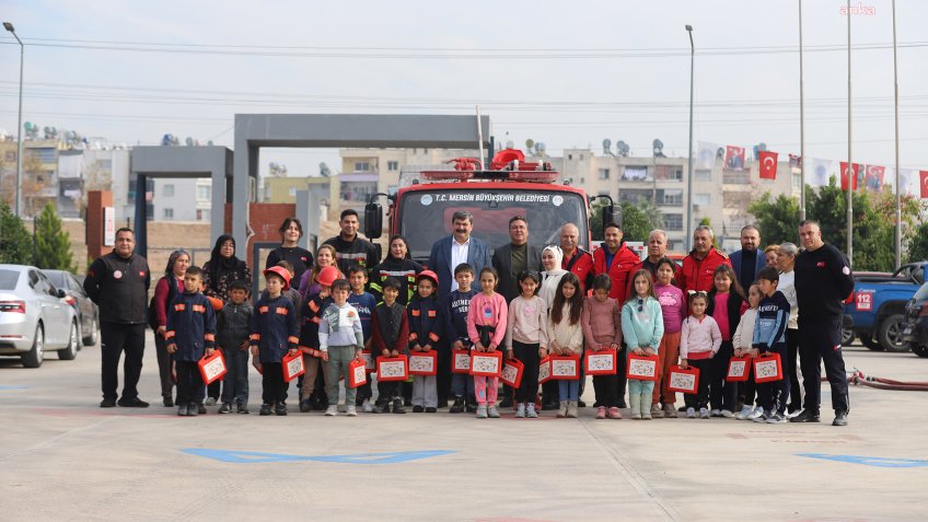 İlkokul öğrencileri, Mersin Büyükşehir Belediyesi'nin ATA Eğitim Merkezi'nde itfaiyecilik mesleğini tanıdı 