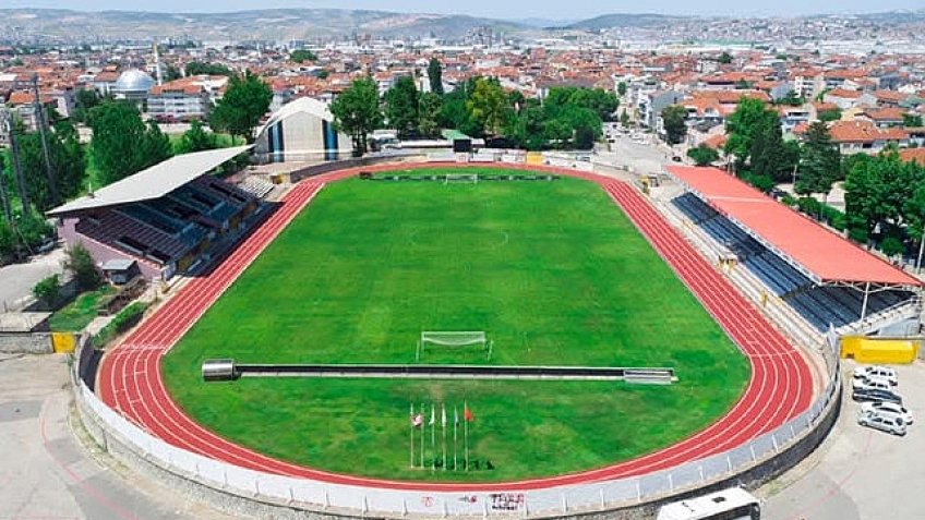 İnegöl İlçe Stadyumu Zemini Bakıma Alındı