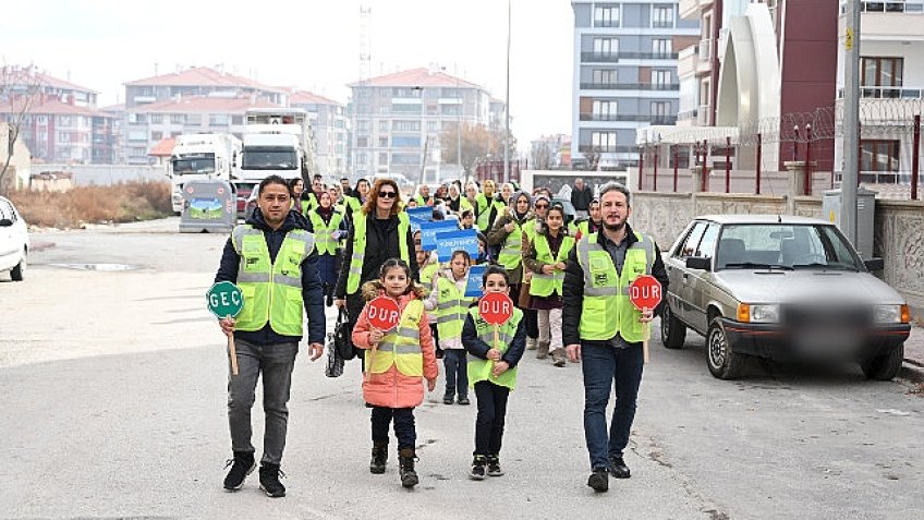 Konya Büyükşehir Öğrencilerin Okula Güvenle Gitmesi İçin “Yayabüs" Projesini Başlattı