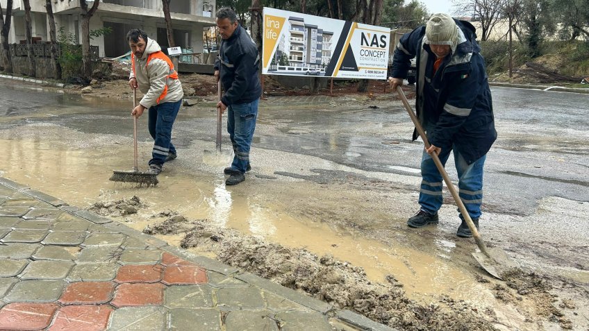 Kuşadası Belediyesi, olumsuz hava koşullarından vatandaşların etkilenmemesi için çalışmalarını sürdürüyor