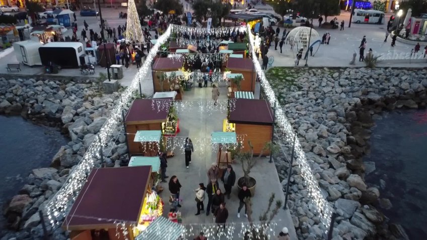 Kuşadası’nı yeni yıl coşkusu sardı