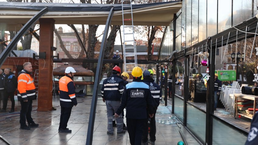 Tarihi Sirkeci Garı'nın çevresinde 'kaçak' temizliği!