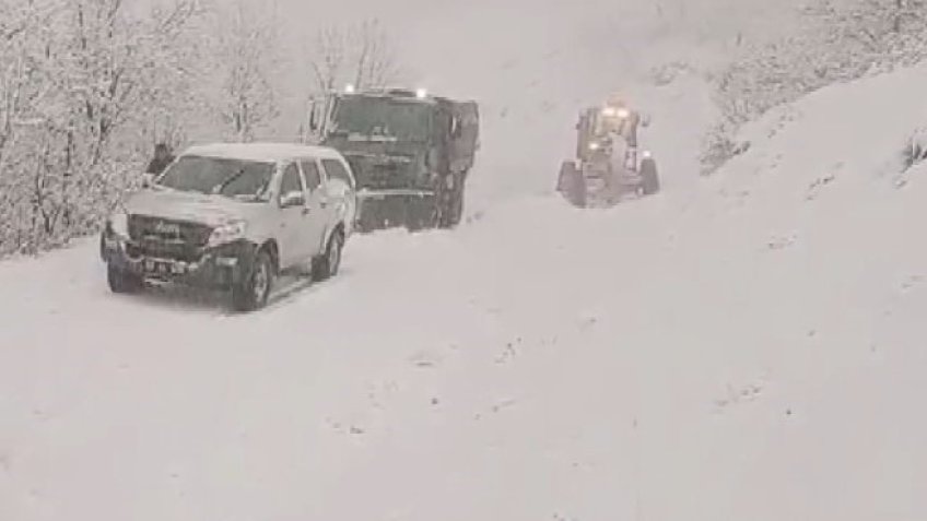 Tunceli’de kar yağışı nedeniyle mahsur kalan vatandaşlar kurtarıldı