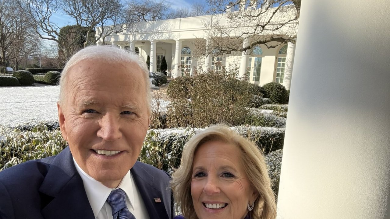 ABD Başkanlık görevinin son saatlerinde Joe Biden,  eşi Jill Biden ile son kez Beyaz Saray'da fotoğraflarını paylaştı