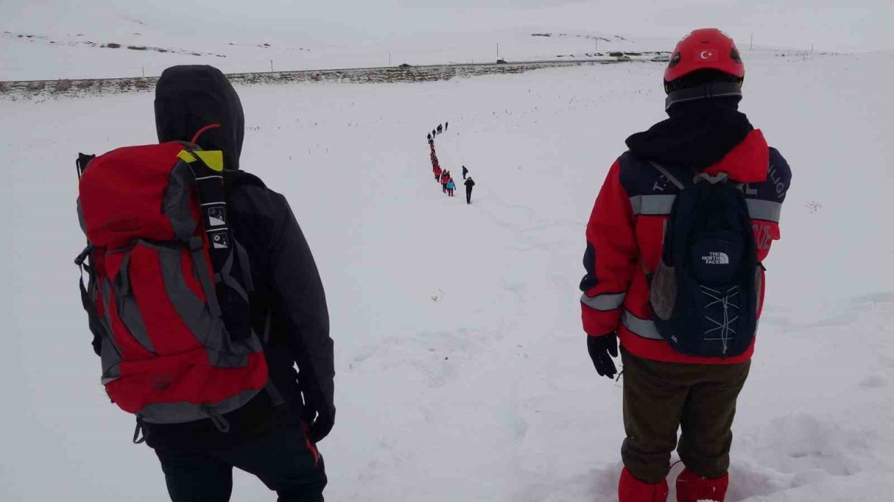 AFAD’dan 2 bin 225 rakımlı Kurubaş Geçidi’nde çığ eğitimleri