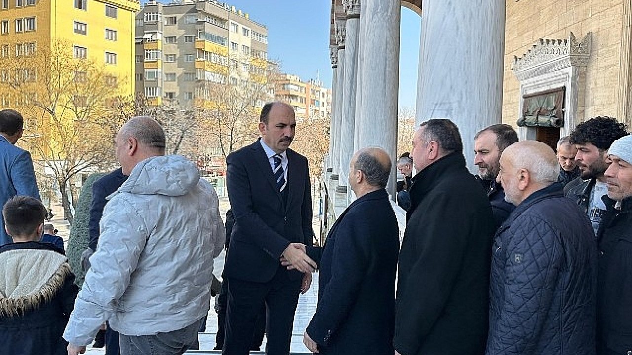 Başkan Altay Hacıveyiszade Camii'nde ve Kültürpark'ta Vatandaşlarla Buluştu