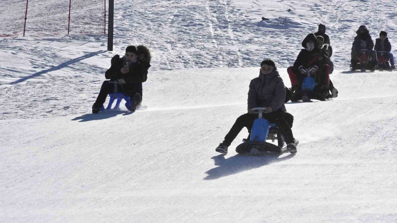 Bitlis’teki kayak merkezinde yarıyıl yoğunluğu