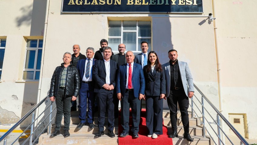 Burdur Belediye Başkanı Ercengiz, Ağlasun'da pazar ziyaretine katıldı