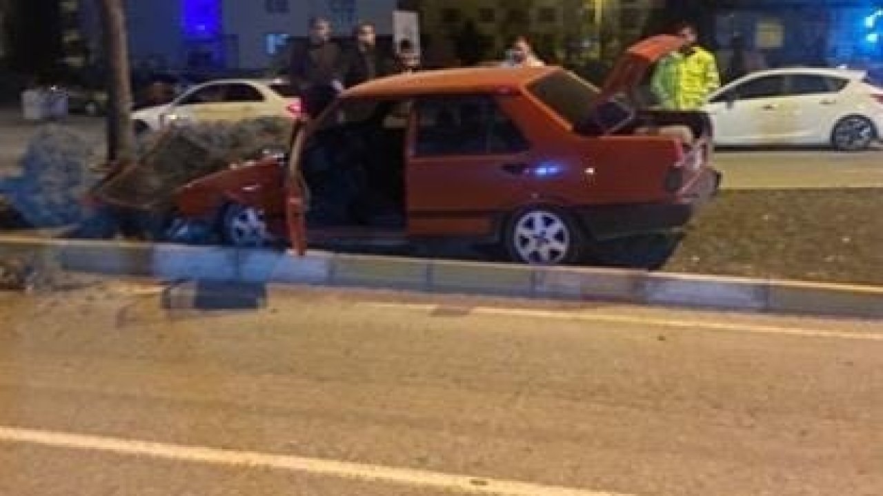 Elazığ’da Fiat Tofaş otomobil ağaca çarptı: 1 yaralı