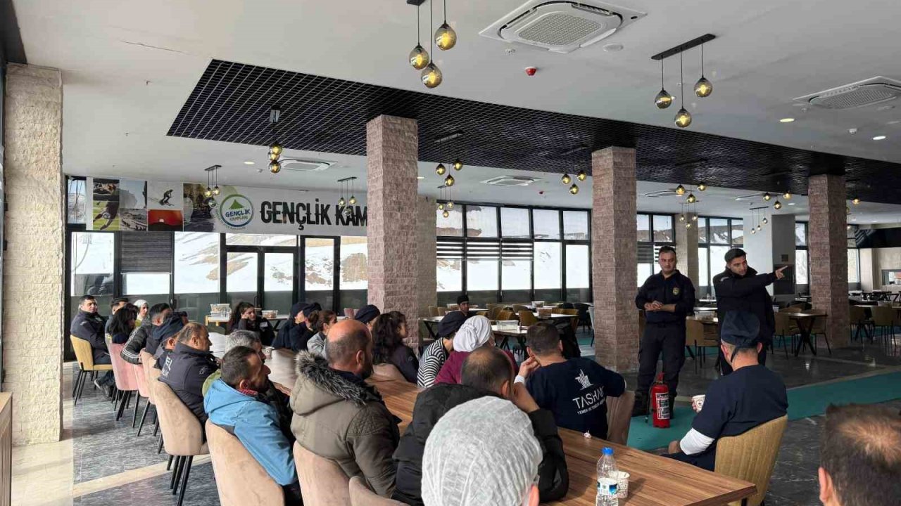 Hakkari itfaiyesinden yangın bilgilendirme eğitimi