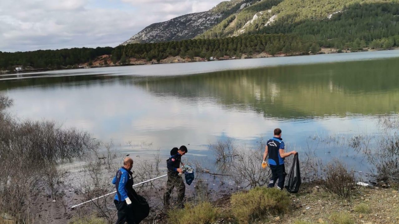 Muğla Büyükşehir Belediyesi'nden Ula Göleti’nde kapsamlı çevre temizliği