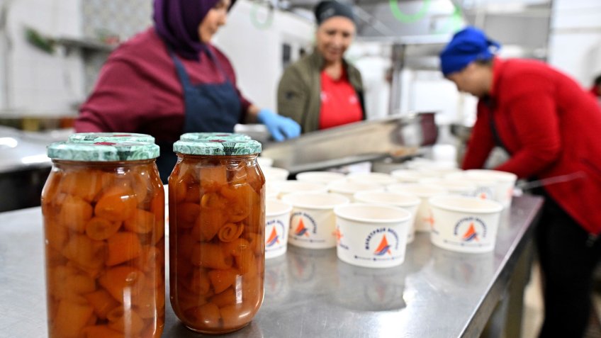 Muratpaşa’da yetişen turunçlar, Antalya’nın tescilli reçeline dönüştü