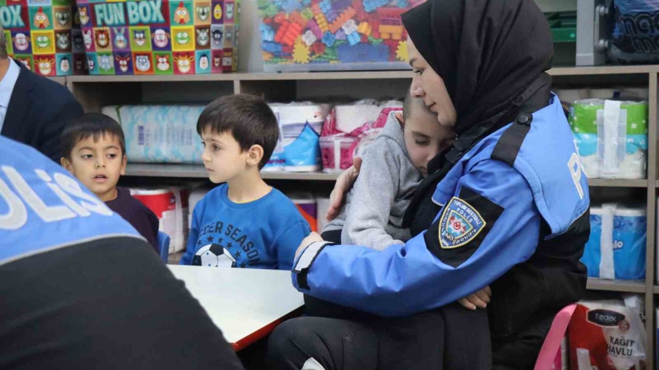 Polis 4 bin 871 öğrenciye ulaştı