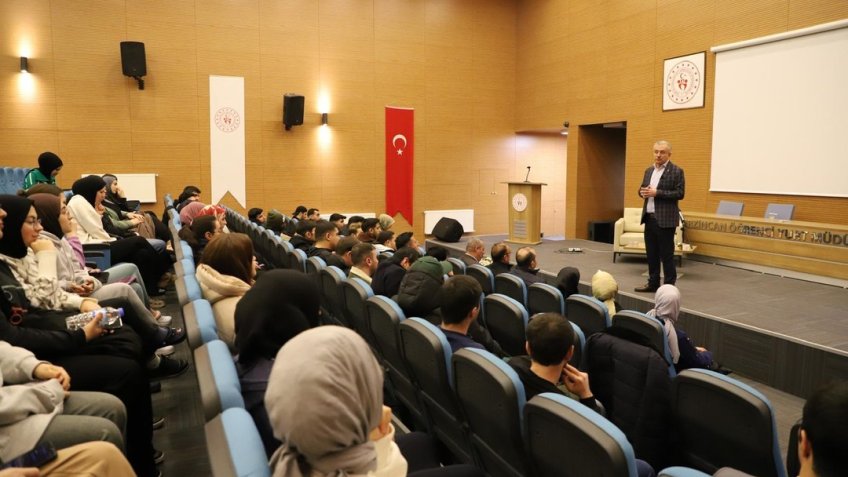 Rektör Levent Erzincan KYK öğrencileri ile buluştu