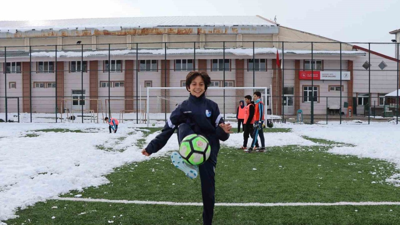 13 yaşındaki Saldıray Berk, yeteneği ile hayran bırakıyor