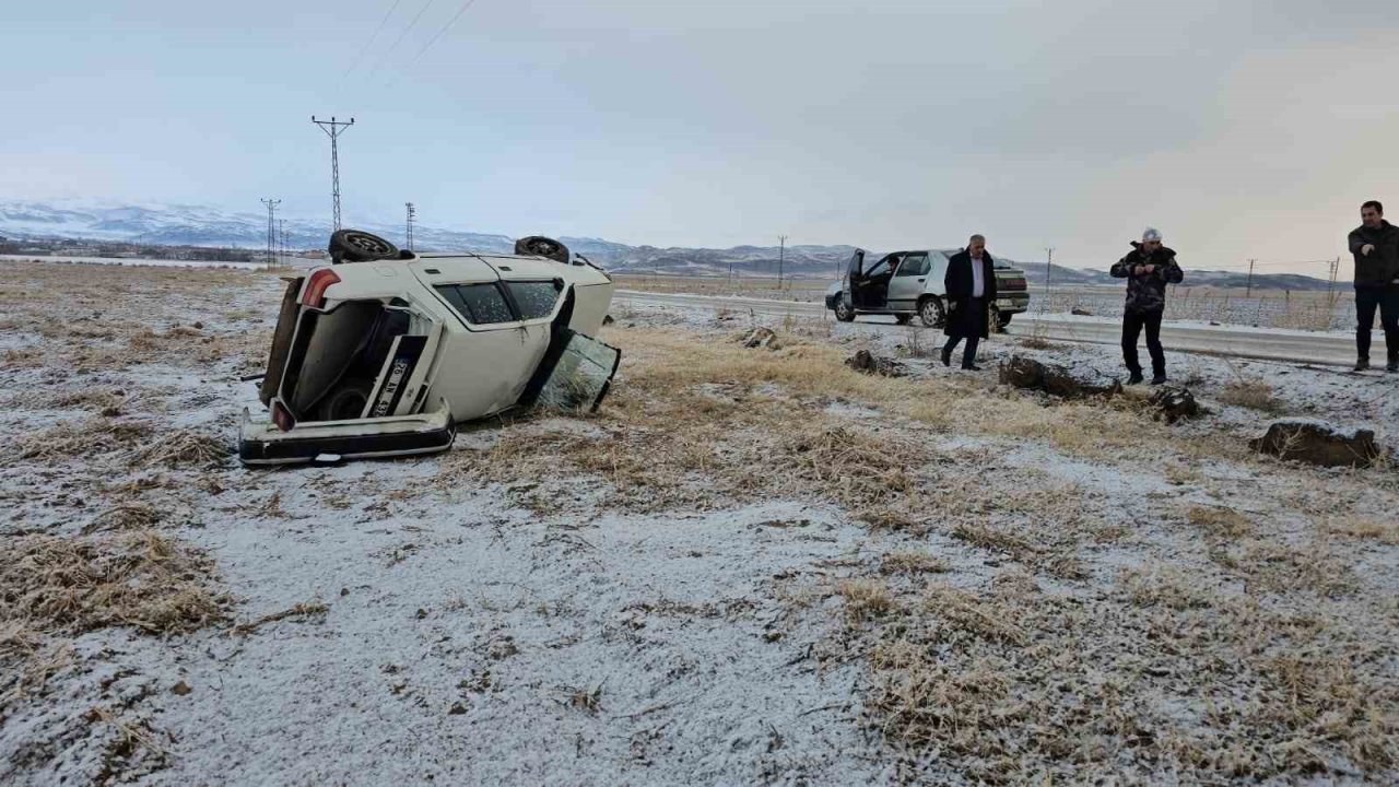 Adilcevaz’da otomobil şarampole yuvarlandı: 5 yaralı