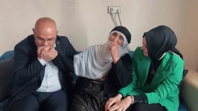 Ağrı Valisi Koç, 98 yaşındaki Suti nineyi ziyaret etti, kandilini kutladı