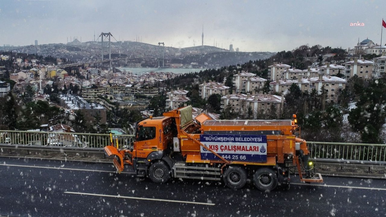 AKOM: Çarşamba öğle saatlerinden itibaren İstanbul genelinde şiddetli rüzgarlarla birlikte kuvvetli kar sağanakları etkili olacak