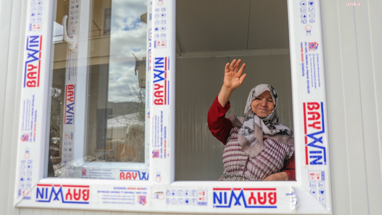 Alanya Belediyesi’nden barınma sorunu yaşayan aileye konteyner ev desteği