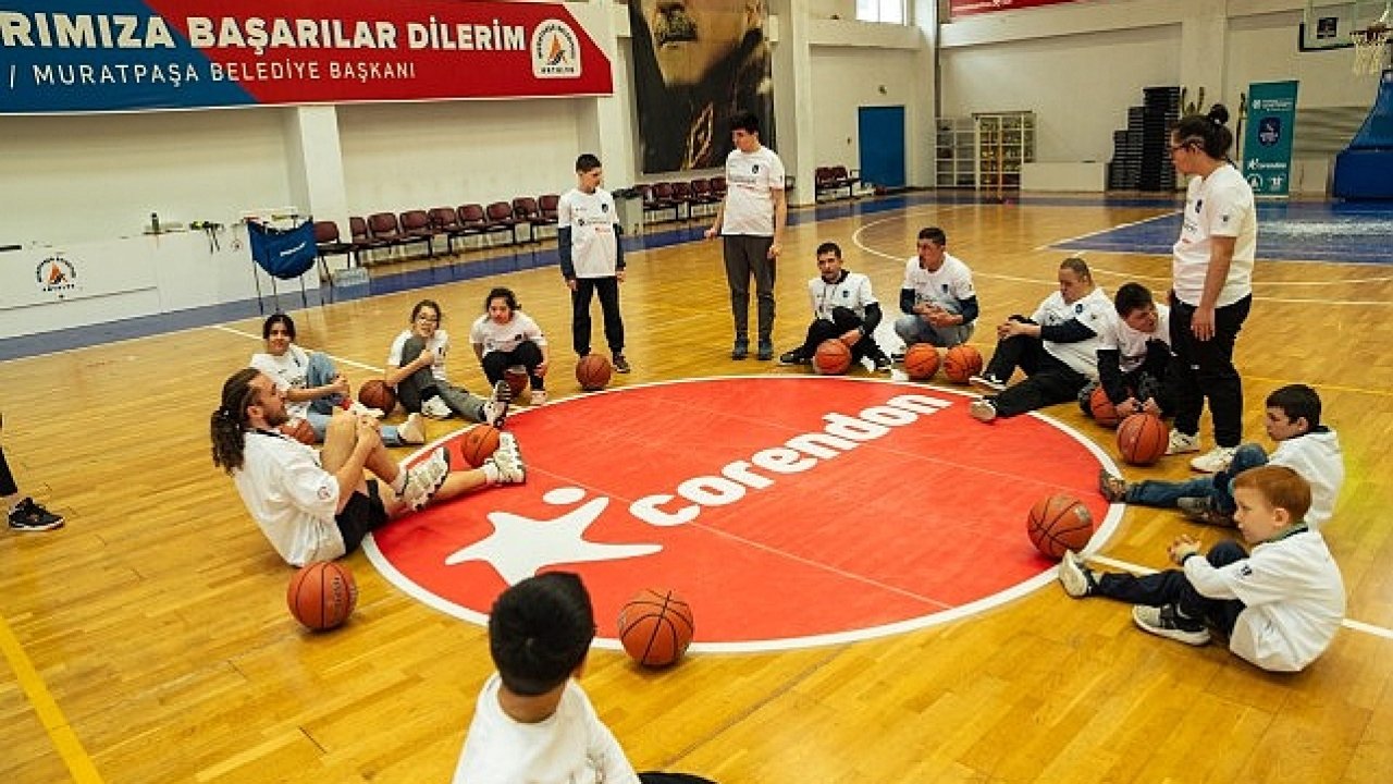 Anadolu Efes Spor Kulübü'nün 2024-2025 Sezonu One Team Sosyal Sorumluluk Projesi Antalya'da Başladı