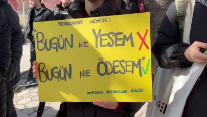 Anadolu Üniversitesi öğrencileri, yemekhane ücretlerine gelen zammı protesto etti