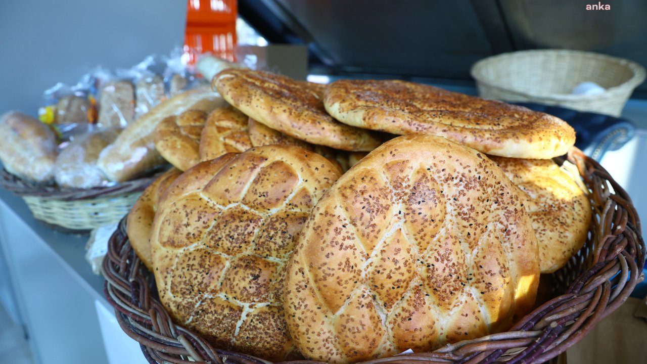 Antalya'da Halk Ekmek büfelerinde Ramazan pidesi 15 TL'den satılacak