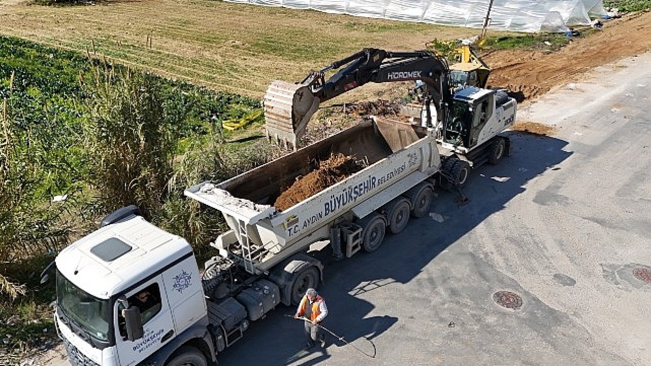 Aydın Büyükşehir Belediyesi, kent genelinde hayata geçirdiği yol yapım ve yenileme çalışmalarına hızla devam ediyor.