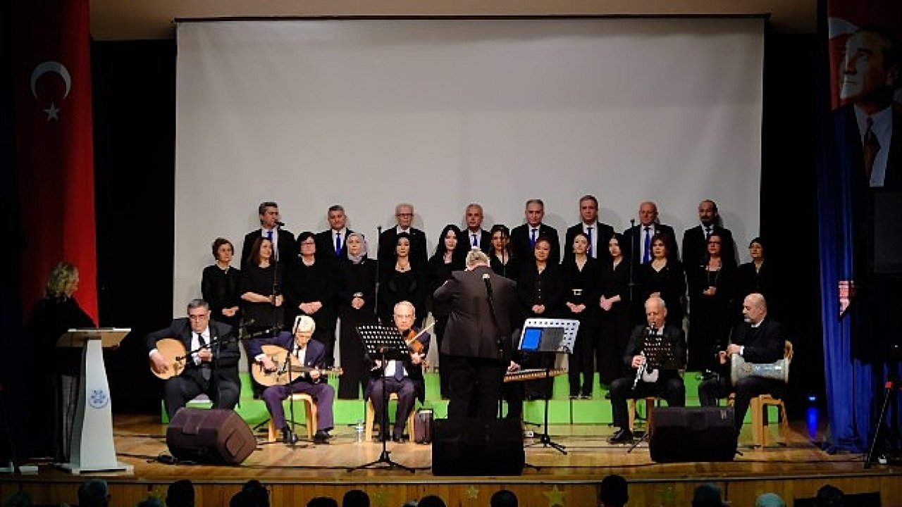 Aydın Büyükşehir Belediyesi, kültür ve sanat etkinliklerine devam ediyor. Büyükşehir Belediyesi Türk Sanat Müziği Korosu, Kuyucak'ta konser düzenledi