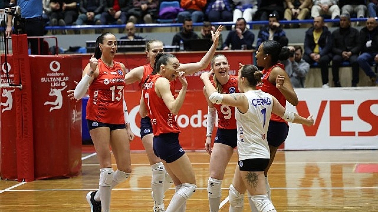 Aydın Büyükşehir Belediyespor Kadın Voleybol Takımı'ndan Farklı Galibiyet