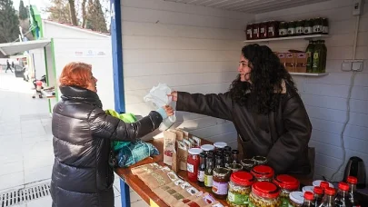 Bakırköy Belediyesi “Kadın Emek Pazarı" ile Depremzedelerin Yanında