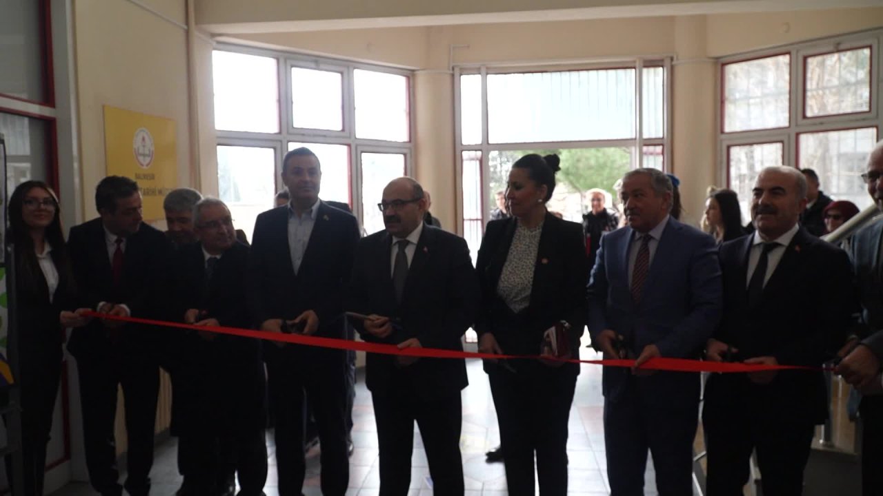 Balıkesir Büyükşehir Belediye Başkanı Akın, Balıkesir Lisesi’nin 140’ıncı kuruluş yılı kutlamasına katıldı