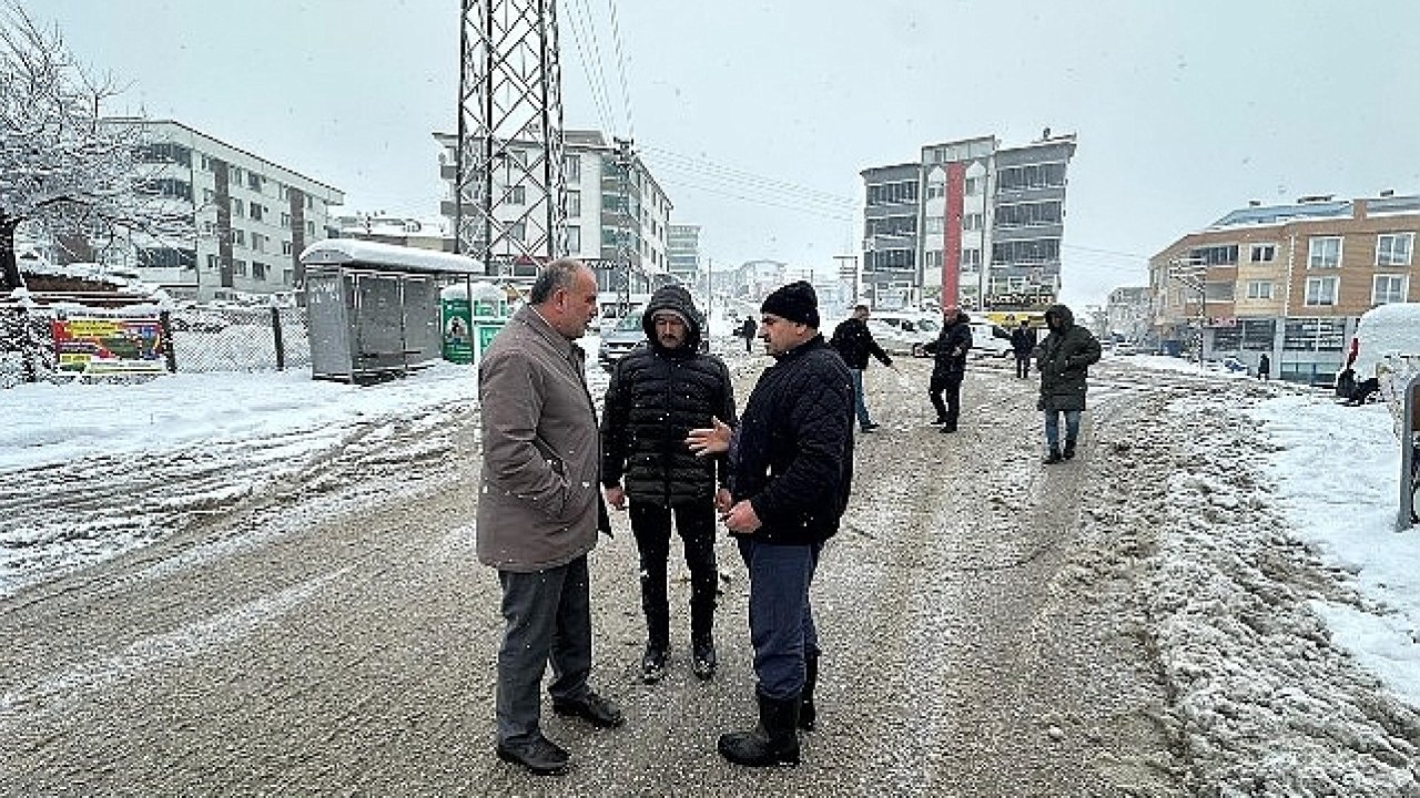 Başkan İbrahim Sandıkçı: "52 mahallemizin tamamında karla mücadele çalışmalarımıza aralıksız bir şekilde devam ediyoruz" 