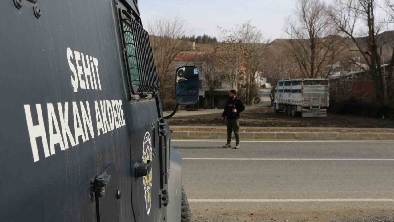 Bingöl’de polis ekiplerinden şok uygulaması