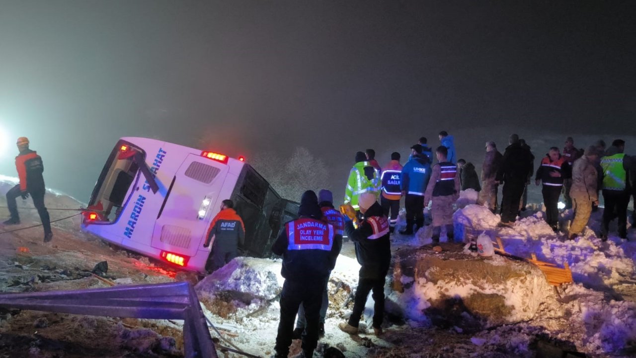 Bingöl’de yolcu otobüsü devrildi: 4 ölü, 32 yaralı