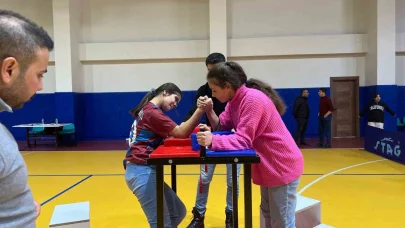 Bitlis’te ‘Bilek Güreşi İl Birinciliği Yarışması’ tamamlandı