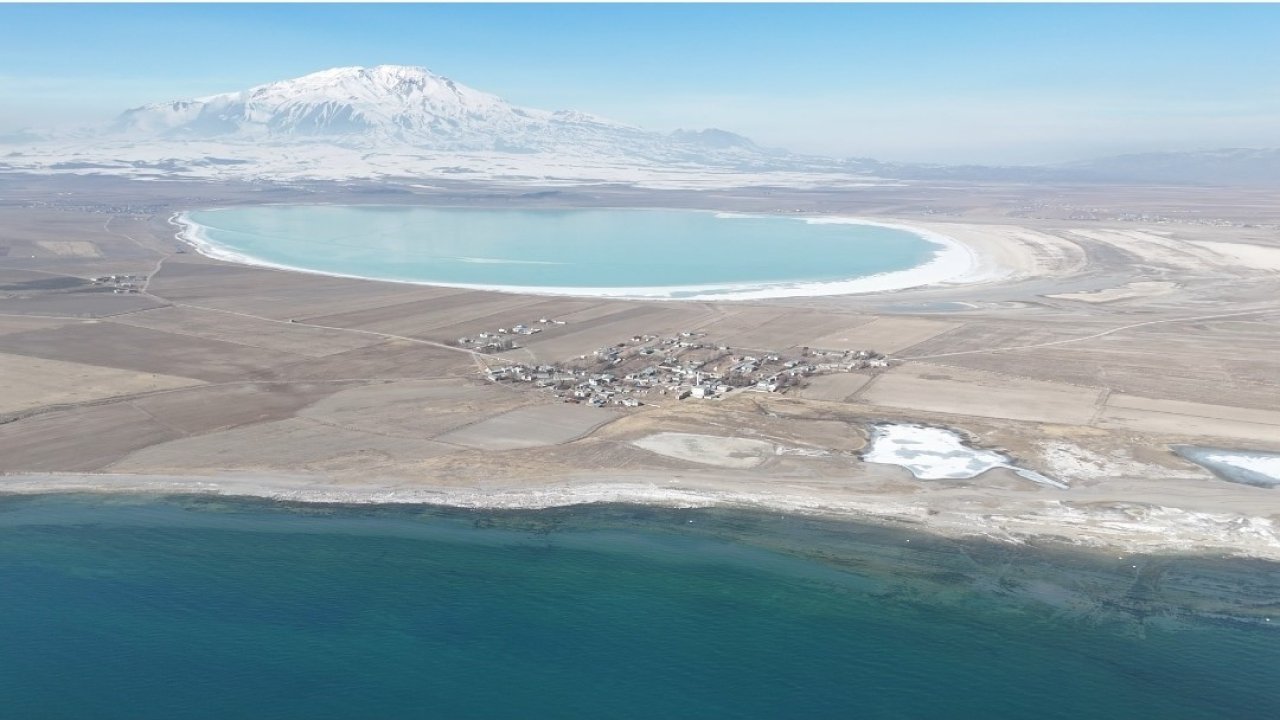 Bitlis’te iki göl arasında muhteşem köy