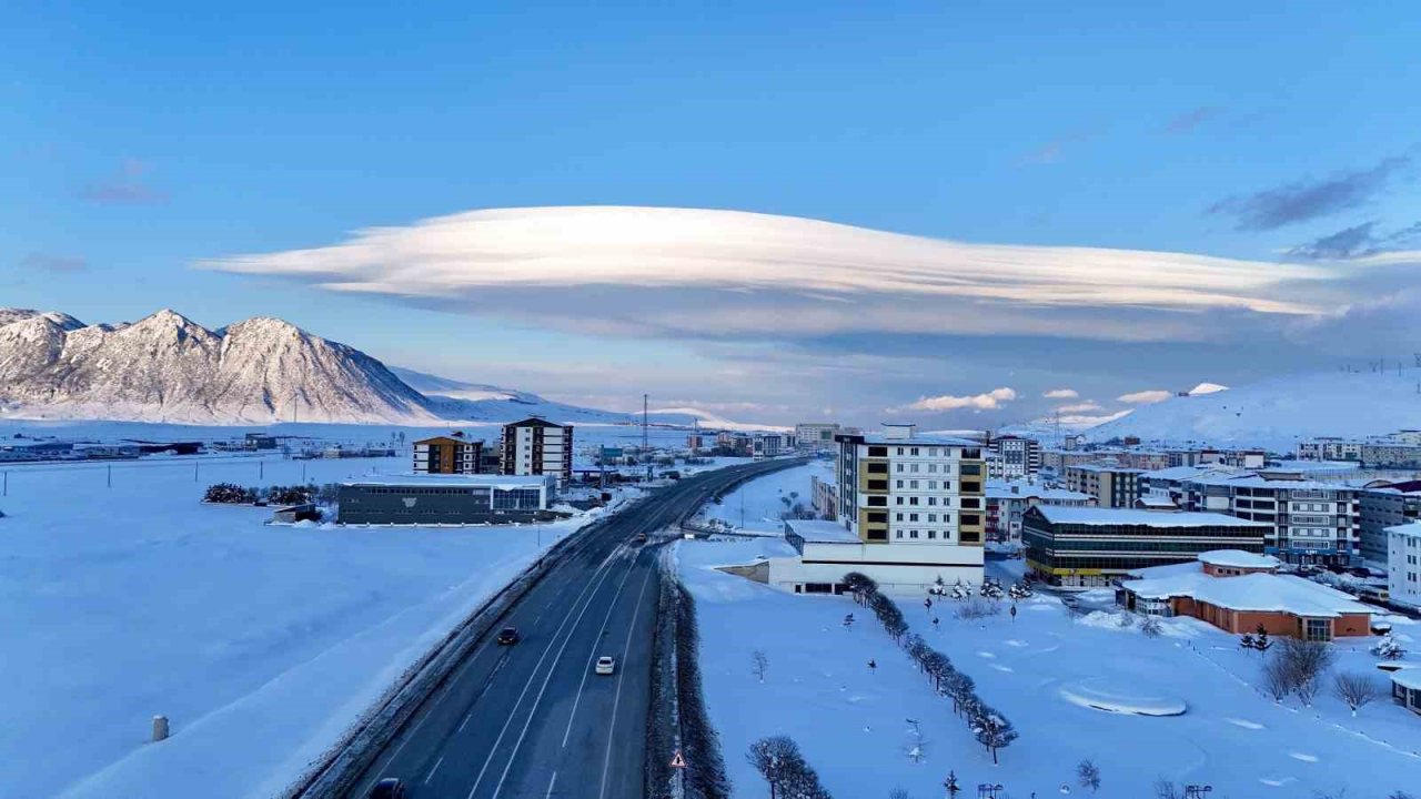 Bitlis’te kar ve mercek bulutuyla gelen güzellik