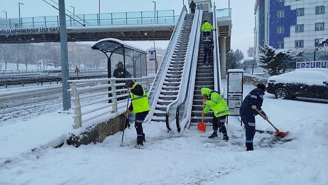 Büyükşehir 12 ilçede, tüm gücüyle sahada