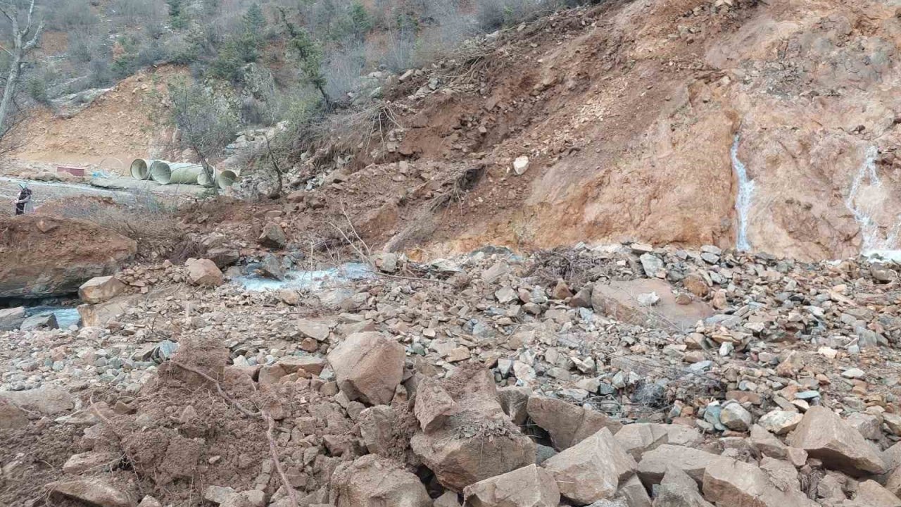 Çamlıkaya HES Tüneli heyelan nedeniyle ulaşıma kapandı