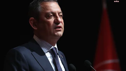 CHP Genel Başkanı Özel: İstanbul’daki seyyar giyotin, ortaya dökülen hukuksuzluklarını gizlemek için bir kez daha panikle gazetecileri hedef almıştır